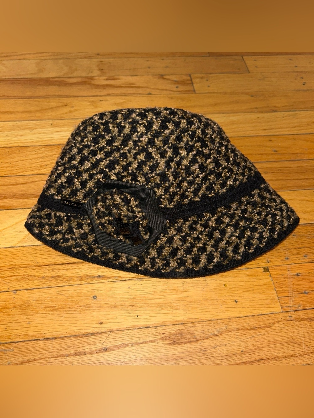 Betmar New York Willow Knotted Cloche Hat Textured Black & Gold Flower/Knot OS